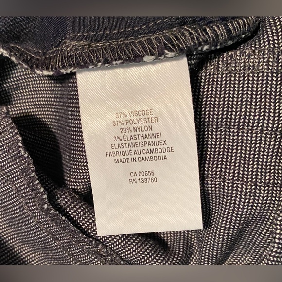 Reitmans Iconic Capris, Size 22 Regular - Picture 5 of 6